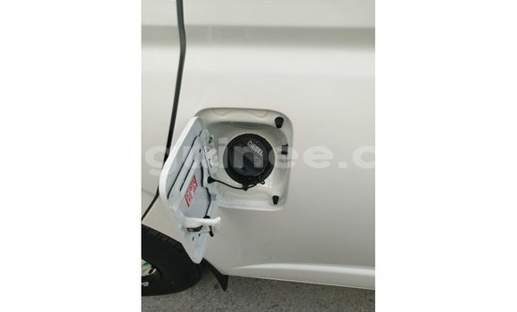 Acheter Import Voiture Toyota Hiace Blanc à Import - Dubai, Conakry Acheter Import Voiture Toyota Hiace Blanc à Import - Dubai, Conakry