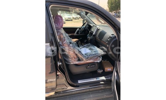 Acheter Import Voiture Toyota Land Cruiser Noir à Import - Dubai, Conakry Acheter Import Voiture Toyota Land Cruiser Noir à Import - Dubai, Conakry