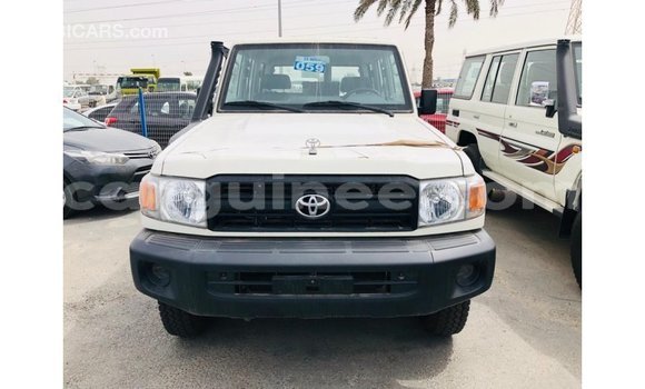 Acheter Import Voiture Toyota Land Cruiser Blanc à Import - Dubai, Conakry Acheter Import Voiture Toyota Land Cruiser Blanc à Import - Dubai, Conakry