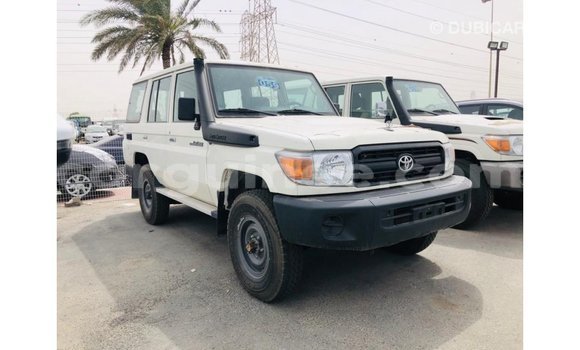 Acheter Import Voiture Toyota Land Cruiser Blanc à Import - Dubai, Conakry Acheter Import Voiture Toyota Land Cruiser Blanc à Import - Dubai, Conakry