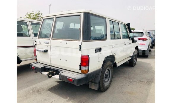 Acheter Import Voiture Toyota Land Cruiser Blanc à Import - Dubai, Conakry Acheter Import Voiture Toyota Land Cruiser Blanc à Import - Dubai, Conakry