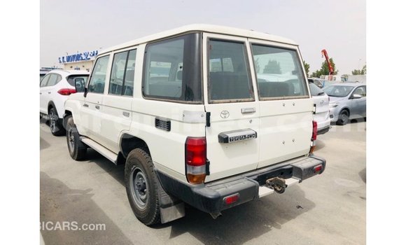 Acheter Import Voiture Toyota Land Cruiser Blanc à Import - Dubai, Conakry Acheter Import Voiture Toyota Land Cruiser Blanc à Import - Dubai, Conakry