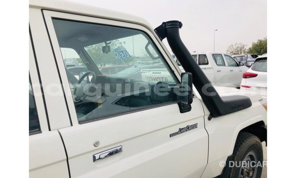 Acheter Import Voiture Toyota Land Cruiser Blanc à Import - Dubai, Conakry Acheter Import Voiture Toyota Land Cruiser Blanc à Import - Dubai, Conakry