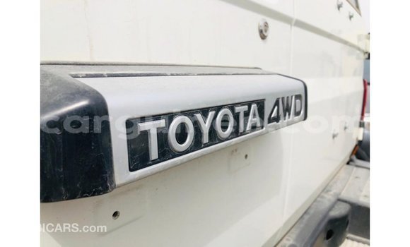Acheter Import Voiture Toyota Land Cruiser Blanc à Import - Dubai, Conakry Acheter Import Voiture Toyota Land Cruiser Blanc à Import - Dubai, Conakry