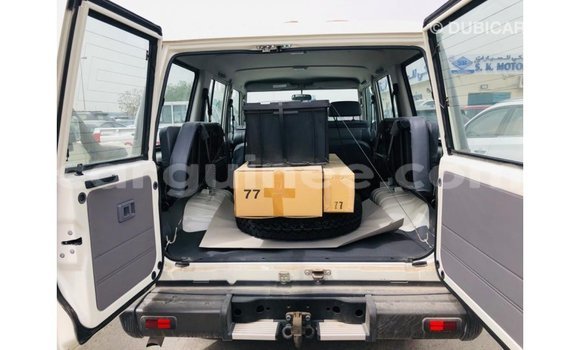 Acheter Import Voiture Toyota Land Cruiser Blanc à Import - Dubai, Conakry Acheter Import Voiture Toyota Land Cruiser Blanc à Import - Dubai, Conakry