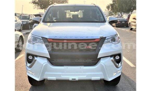 Acheter Import Voiture Toyota Fortuner Blanc à Import - Dubai, Conakry