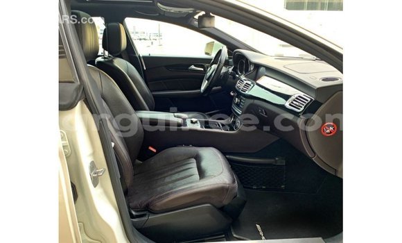 Acheter Import Voiture Mercedes-Benz 190 Blanc à Import - Dubai, Conakry Acheter Import Voiture Mercedes-Benz 190 Blanc à Import - Dubai, Conakry