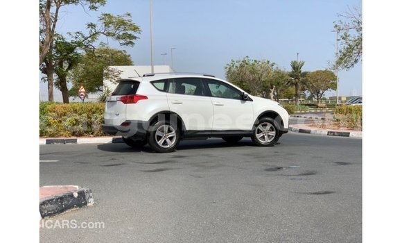 Acheter Import Voiture Toyota 4Runner Blanc à Import - Dubai, Conakry Acheter Import Voiture Toyota 4Runner Blanc à Import - Dubai, Conakry