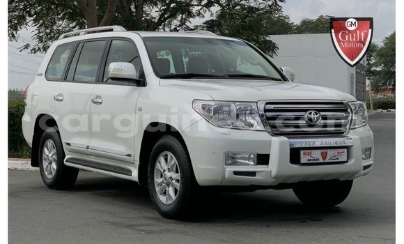 Buy Import Toyota Land Cruiser White Car in Import - Dubai in Conakry
