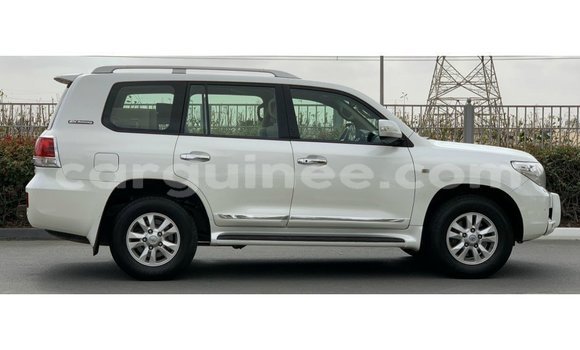 Acheter Import Voiture Toyota Land Cruiser Blanc à Import - Dubai, Conakry Acheter Import Voiture Toyota Land Cruiser Blanc à Import - Dubai, Conakry
