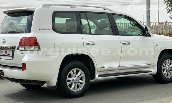 Acheter Import Voiture Toyota Land Cruiser Blanc à Import - Dubai, Conakry Acheter Import Voiture Toyota Land Cruiser Blanc à Import - Dubai, Conakry