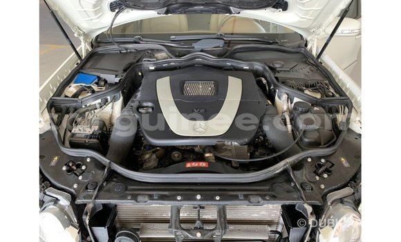 Acheter Import Voiture Mercedes-Benz 200 Blanc à Import - Dubai, Conakry Acheter Import Voiture Mercedes-Benz 200 Blanc à Import - Dubai, Conakry