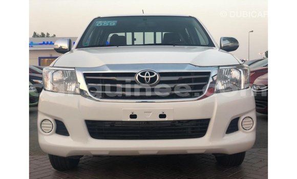 Acheter Import Voiture Toyota Hilux Blanc à Import - Dubai, Conakry Acheter Import Voiture Toyota Hilux Blanc à Import - Dubai, Conakry