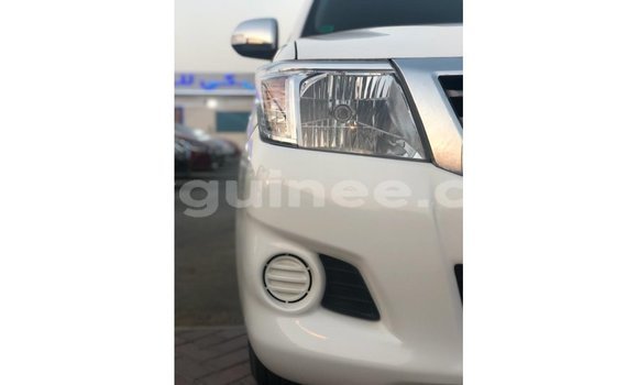 Acheter Import Voiture Toyota Hilux Blanc à Import - Dubai, Conakry Acheter Import Voiture Toyota Hilux Blanc à Import - Dubai, Conakry