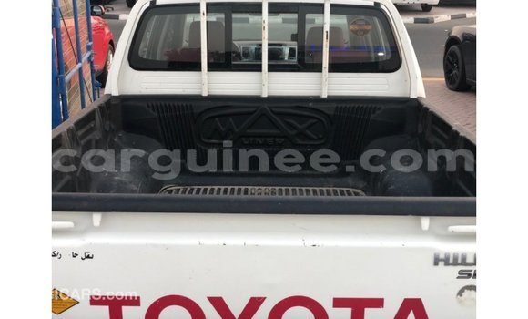 Acheter Import Voiture Toyota Hilux Blanc à Import - Dubai, Conakry Acheter Import Voiture Toyota Hilux Blanc à Import - Dubai, Conakry