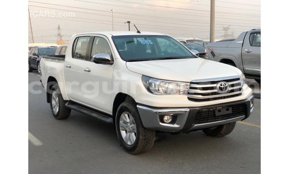 Acheter Import Voiture Toyota Hilux Blanc à Import - Dubai, Conakry Acheter Import Voiture Toyota Hilux Blanc à Import - Dubai, Conakry