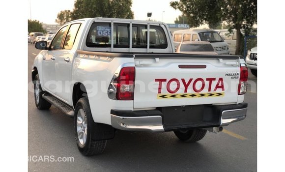 Acheter Import Voiture Toyota Hilux Blanc à Import - Dubai, Conakry Acheter Import Voiture Toyota Hilux Blanc à Import - Dubai, Conakry