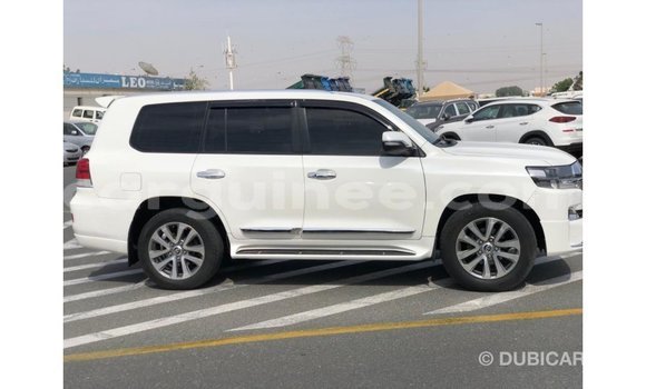 Acheter Import Voiture Toyota Land Cruiser Blanc à Import - Dubai, Conakry Acheter Import Voiture Toyota Land Cruiser Blanc à Import - Dubai, Conakry