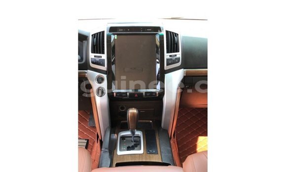 Acheter Import Voiture Toyota Land Cruiser Blanc à Import - Dubai, Conakry Acheter Import Voiture Toyota Land Cruiser Blanc à Import - Dubai, Conakry