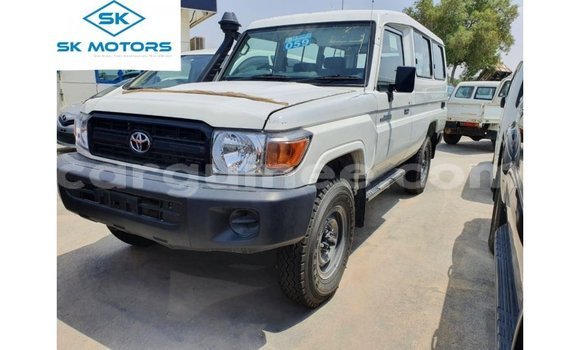 Buy Import Toyota Land Cruiser White Car in Import - Dubai in Conakry