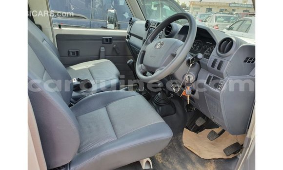 Buy Import Toyota Land Cruiser White Car in Import - Dubai in Conakry Buy Import Toyota Land Cruiser White Car in Import - Dubai in Conakry