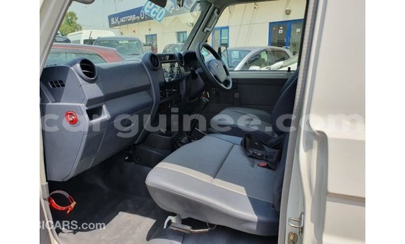 Buy Import Toyota Land Cruiser White Car in Import - Dubai in Conakry Buy Import Toyota Land Cruiser White Car in Import - Dubai in Conakry