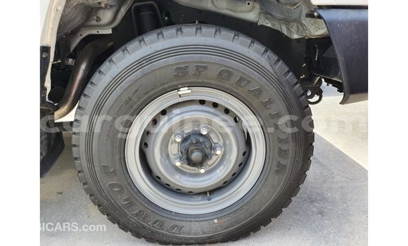 Buy Import Toyota Land Cruiser White Car in Import - Dubai in Conakry Buy Import Toyota Land Cruiser White Car in Import - Dubai in Conakry