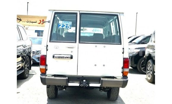 Buy Import Toyota Land Cruiser White Car in Import - Dubai in Conakry Buy Import Toyota Land Cruiser White Car in Import - Dubai in Conakry