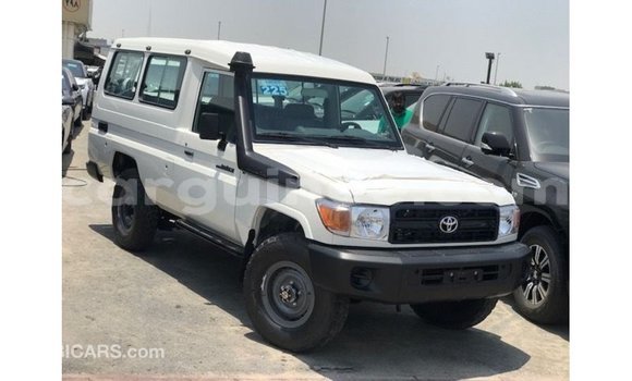 Buy Import Toyota Land Cruiser White Car in Import - Dubai in Conakry Buy Import Toyota Land Cruiser White Car in Import - Dubai in Conakry
