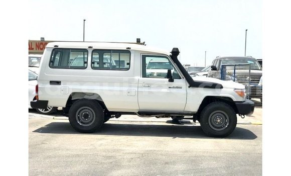 Buy Import Toyota Land Cruiser White Car in Import - Dubai in Conakry Buy Import Toyota Land Cruiser White Car in Import - Dubai in Conakry