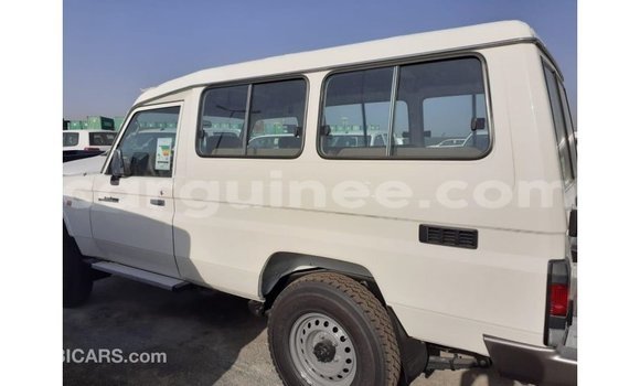 Buy Import Toyota Land Cruiser White Car in Import - Dubai in Conakry Buy Import Toyota Land Cruiser White Car in Import - Dubai in Conakry
