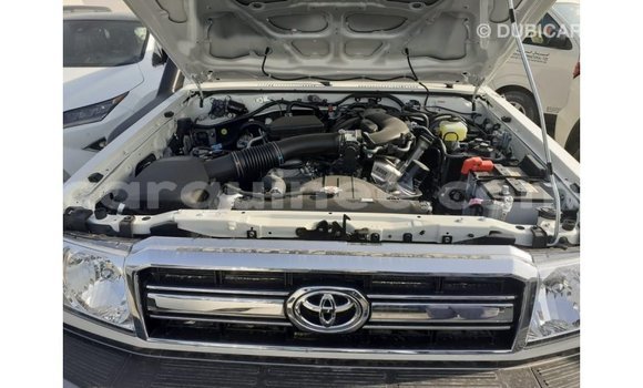 Buy Import Toyota Land Cruiser White Car in Import - Dubai in Conakry Buy Import Toyota Land Cruiser White Car in Import - Dubai in Conakry