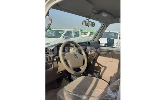 Buy Import Toyota Land Cruiser White Car in Import - Dubai in Conakry Buy Import Toyota Land Cruiser White Car in Import - Dubai in Conakry
