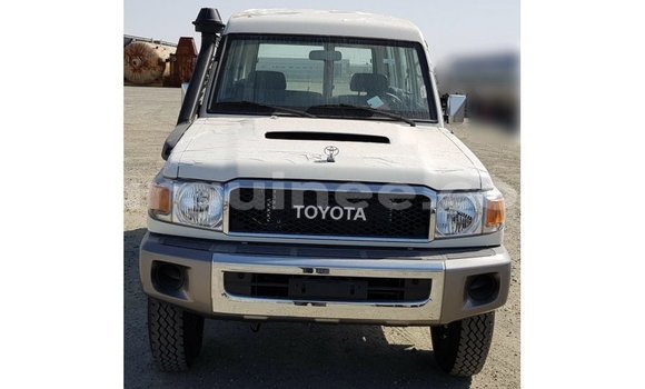 Buy Import Toyota Land Cruiser White Car in Import - Dubai in Conakry Buy Import Toyota Land Cruiser White Car in Import - Dubai in Conakry