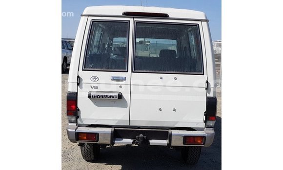 Buy Import Toyota Land Cruiser White Car in Import - Dubai in Conakry Buy Import Toyota Land Cruiser White Car in Import - Dubai in Conakry