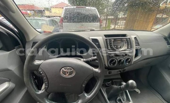 Buy Used Toyota Hilux Silver Car in Conakry in Conakry Buy Used Toyota Hilux Silver Car in Conakry in Conakry