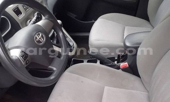 Buy Used Toyota Matrix White Car in Conakry in Conakry Buy Used Toyota Matrix White Car in Conakry in Conakry