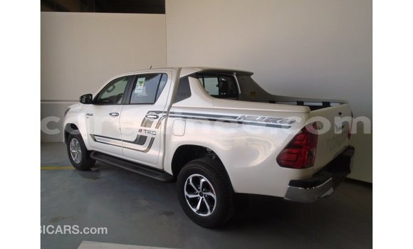 Acheter Import Voiture Toyota Hilux Blanc à Import - Dubai, Conakry Acheter Import Voiture Toyota Hilux Blanc à Import - Dubai, Conakry