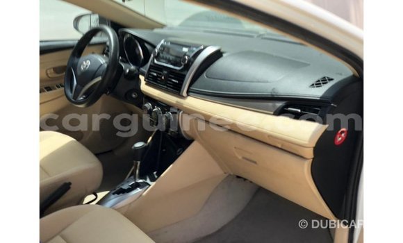 Acheter Import Voiture Toyota Yaris Blanc à Import - Dubai, Conakry Acheter Import Voiture Toyota Yaris Blanc à Import - Dubai, Conakry