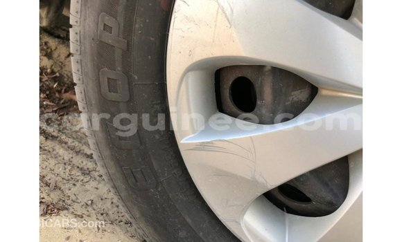 Acheter Import Voiture Toyota Yaris Blanc à Import - Dubai, Conakry Acheter Import Voiture Toyota Yaris Blanc à Import - Dubai, Conakry