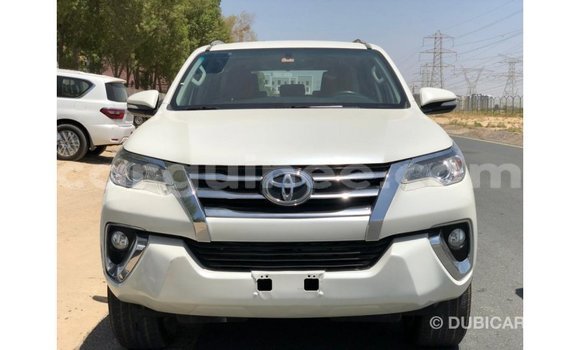 Acheter Import Voiture Toyota Fortuner Blanc à Import - Dubai, Conakry Acheter Import Voiture Toyota Fortuner Blanc à Import - Dubai, Conakry