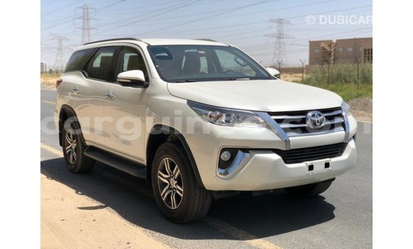 Acheter Import Voiture Toyota Fortuner Blanc à Import - Dubai, Conakry Acheter Import Voiture Toyota Fortuner Blanc à Import - Dubai, Conakry