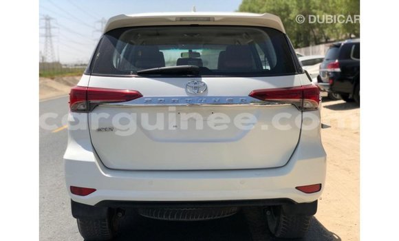Acheter Import Voiture Toyota Fortuner Blanc à Import - Dubai, Conakry Acheter Import Voiture Toyota Fortuner Blanc à Import - Dubai, Conakry