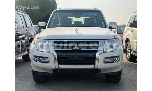 Acheter Import Voiture Mitsubishi Pajero Noir à Import - Dubai, Conakry Acheter Import Voiture Mitsubishi Pajero Noir à Import - Dubai, Conakry