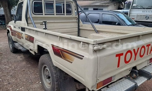 Buy Used Toyota Land Cruiser Beige Car in Conakry in Conakry Buy Used Toyota Land Cruiser Beige Car in Conakry in Conakry