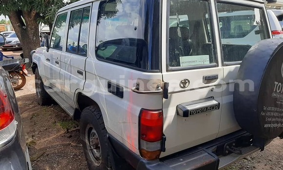 Buy Used Toyota Land Cruiser Silver Car in Conakry in Conakry Buy Used Toyota Land Cruiser Silver Car in Conakry in Conakry