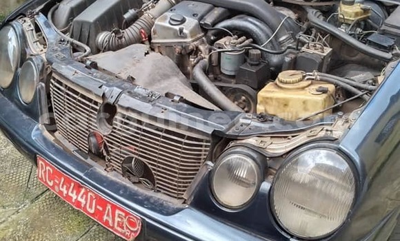 Acheter Occasion Voiture Mercedes-Benz E–Class Noir à Conakry, Conakry Acheter Occasion Voiture Mercedes-Benz E–Class Noir à Conakry, Conakry