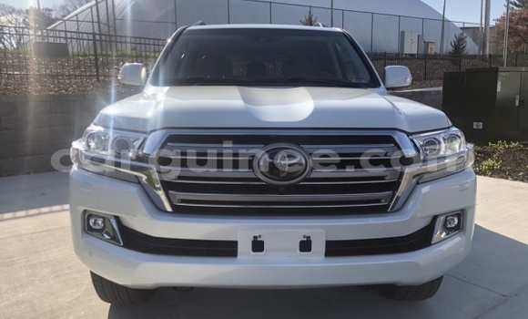 Buy Used Toyota Land Cruiser Prado White Car in Coyah in Coyah Buy Used Toyota Land Cruiser Prado White Car in Coyah in Coyah