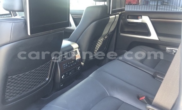 Buy Used Toyota Land Cruiser Prado White Car in Coyah in Coyah Buy Used Toyota Land Cruiser Prado White Car in Coyah in Coyah