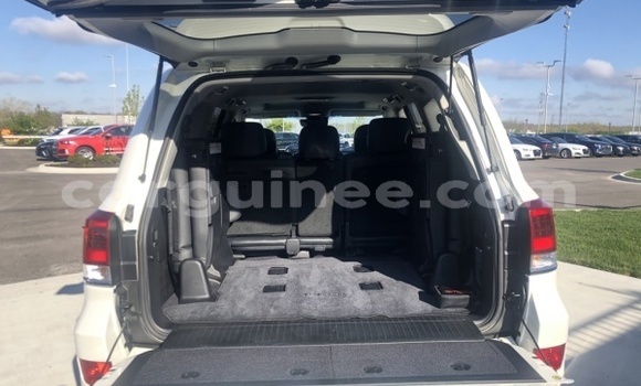 Buy Used Toyota Land Cruiser Prado White Car in Coyah in Coyah Buy Used Toyota Land Cruiser Prado White Car in Coyah in Coyah